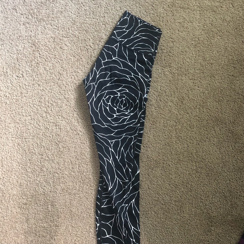 Lululemon wunder under pants size 6